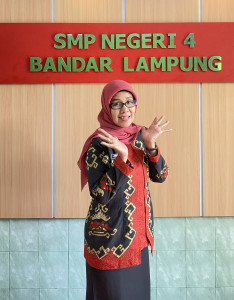 Dra. Rr. Endah Wisnu Renani